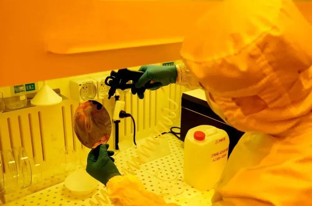 用意念玩游戏？我国首例侵入式脑机接口临床试验→